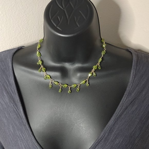 Very Pretty Vintage Green Glass And Gold Tone Wire Necklace 16 Inches Long - Picture 11 of 11